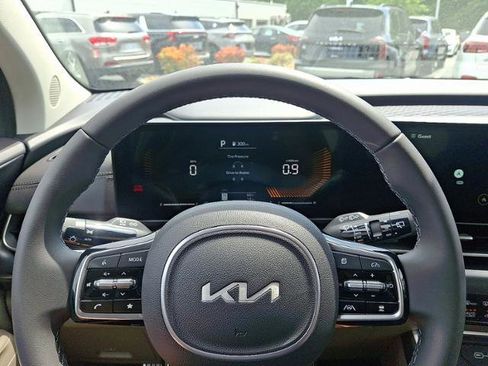 New 2025 Kia Carnival image 9