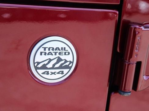 Used 2022 Jeep Wrangler Unlimited Sahara w/ LED Lighting Group AWD/4WD image 7