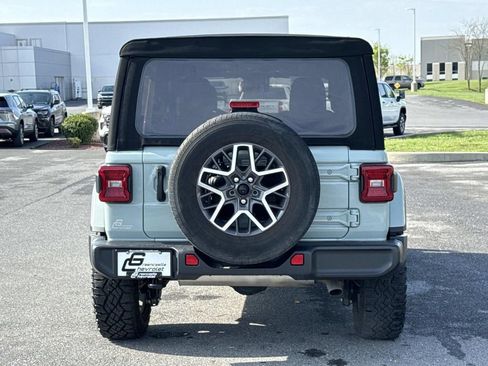 Used 2024 Jeep Wrangler Unlimited Sahara AWD/4WD image 26