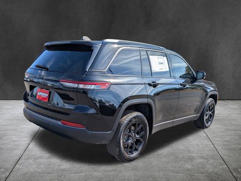 New 2026 Jeep Grand Cherokee Altitude image 4