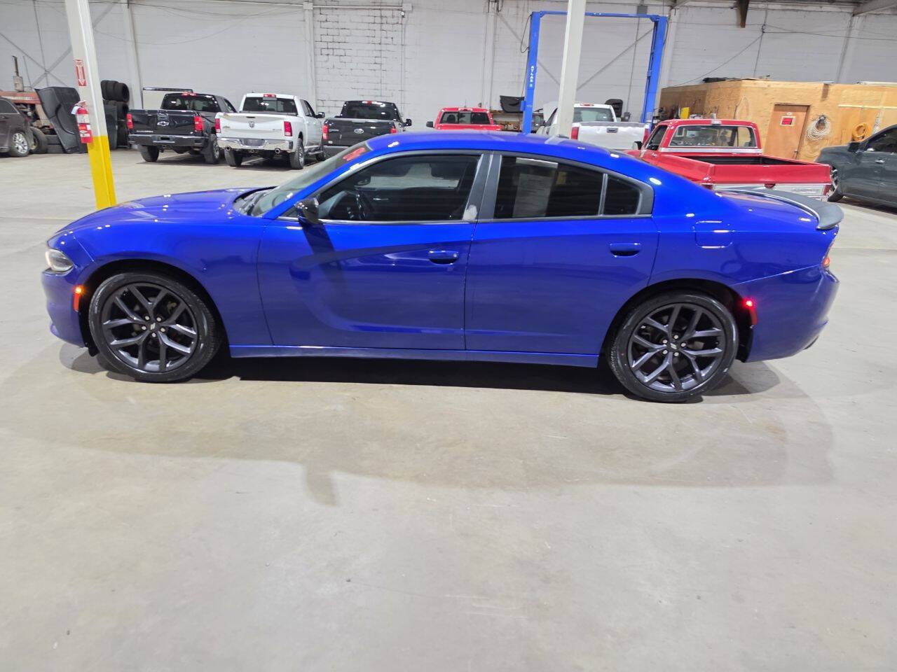 Used 2020 Dodge Charger SXT w/ Blacktop Package RWD image 5