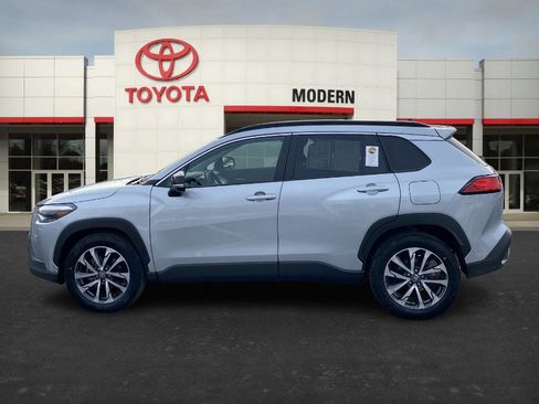 Certified 2025 Toyota Corolla Cross XLE image 9