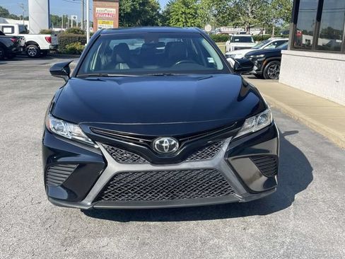 Used 2019 Toyota Camry SE FWD image 2