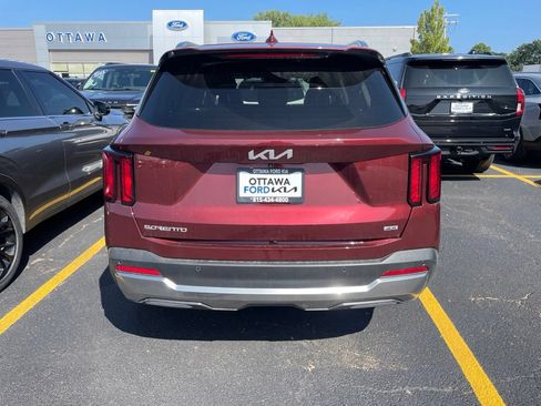 Used 2024 Kia Sorento S w/ Panoramic Sunroof Package AWD/4WD image 3