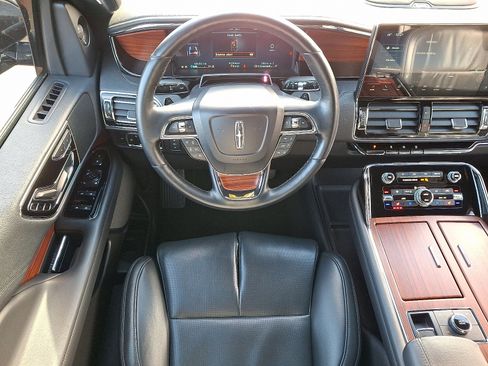Used 2024 Lincoln Navigator L 4WD image 11