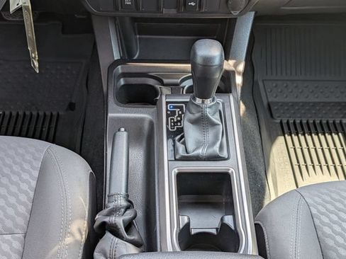 Used 2022 Toyota Tacoma SR5 RWD image 18