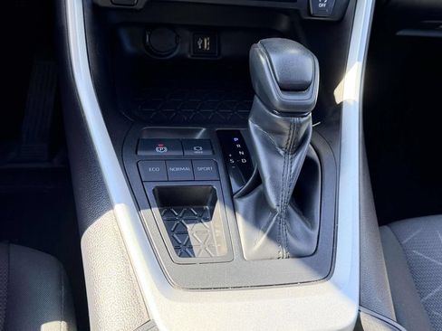 Used 2025 Toyota RAV4 XLE FWD image 20