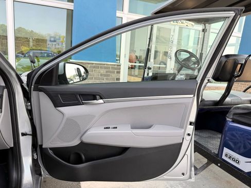 Used 2020 Hyundai Elantra SE image 22