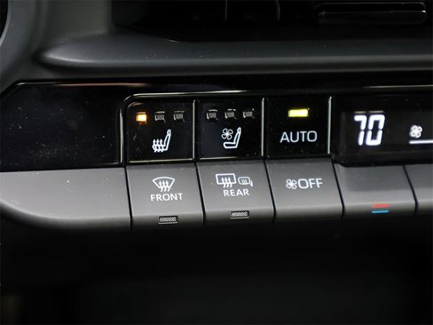 Used 2023 Toyota Crown Platinum image 27