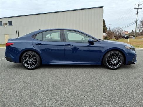 Certified 2025 Toyota Camry SE image 3