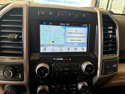 Used 2018 Ford F150 Lariat w/ Equipment Group 502A Luxury AWD/4WD image 10