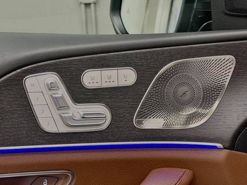 Used 2025 Mercedes-Benz GLS 450 4MATIC image 21