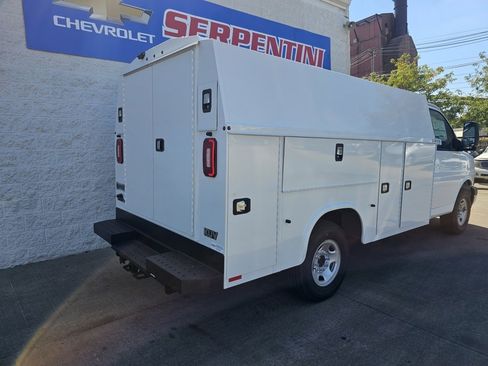 New 2025 Chevrolet Express 3500 w/ Power Convenience Package image 6