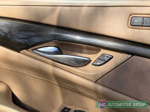 Used 2018 Cadillac Escalade ESV Platinum AWD/4WD image 17
