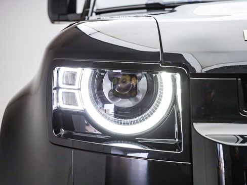 Used 2021 Land Rover Defender 90 X-Dynamic S image 4