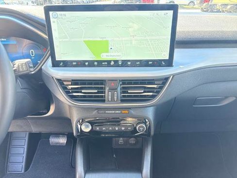 Certified 2025 Ford Escape Platinum w/ Premium Technology Package image 22