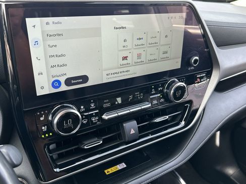 Used 2023 Toyota Highlander Limited image 13