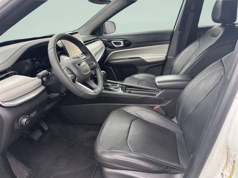 Used 2025 Jeep Compass Limited w/ Elite Group AWD/4WD image 10