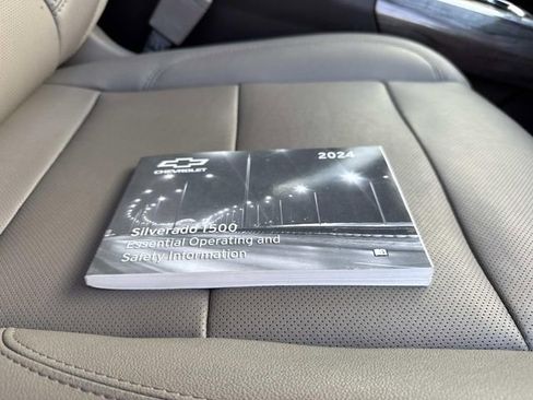 Used 2024 Chevrolet Silverado 1500 LTZ AWD/4WD image 33