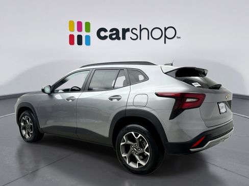 Used 2024 Chevrolet Trax LT w/ Sunroof Package image 3