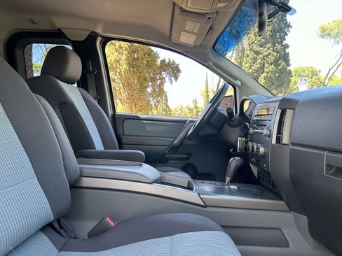 Used 2005 Nissan Titan SE image 23