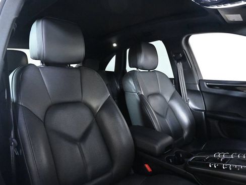 Certified 2021 Porsche Macan AWD/4WD image 18