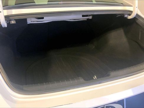 Used 2025 Hyundai Elantra SEL FWD image 4