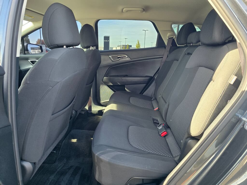 Used 2025 Kia Sportage LX AWD/4WD image 18