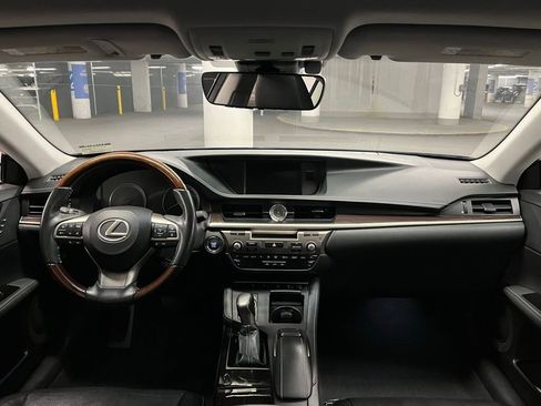 Used 2018 Lexus ES 350 w/ Luxury Package w/Wood Trim image 6