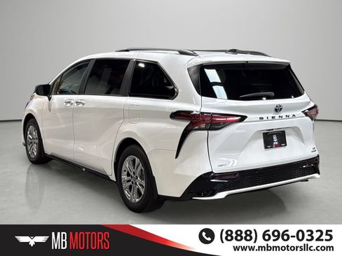 Used 2023 Toyota Sienna XSE AWD/4WD image 3