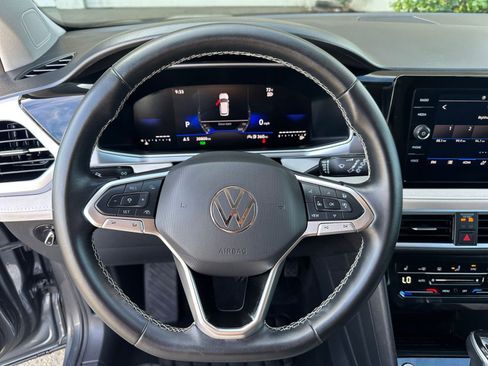 Used 2025 Volkswagen Taos SE image 29