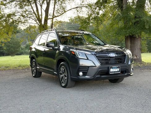 Certified 2023 Subaru Forester Premium AWD/4WD image 1