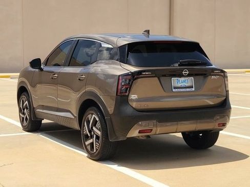 Used 2025 Nissan Kicks SV w/ Illumination Package FWD image 7