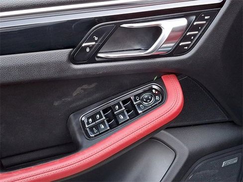 Certified 2017 Porsche Macan S image 17