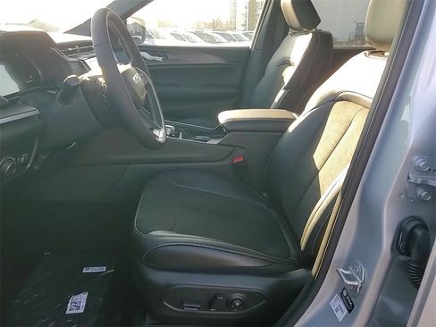 New 2025 Jeep Grand Cherokee L Altitude image 11