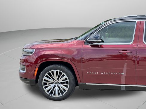 Used 2024 Jeep Grand Wagoneer L Series III AWD/4WD image 31