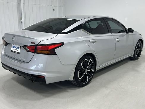 Used 2023 Nissan Altima 2.5 SR w/ SR Premium Package FWD image 4