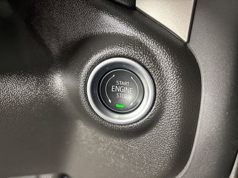 Used 2025 Chevrolet Silverado 2500 Custom image 18