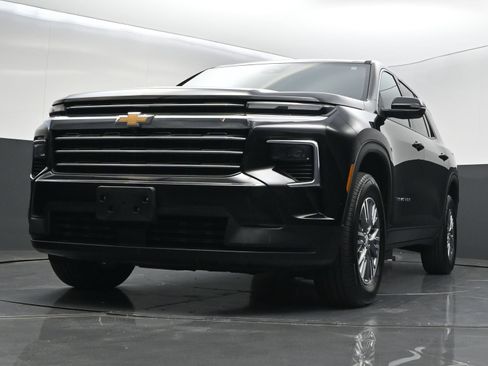 Used 2025 Chevrolet Traverse LT FWD image 40