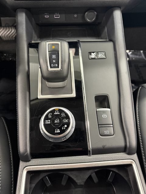 Used 2024 Mitsubishi Outlander 4WD Plug-In Hybrid image 28