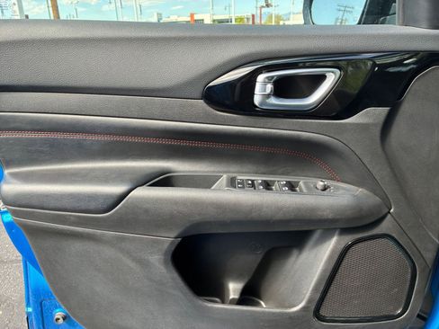 Used 2025 Jeep Compass Trailhawk image 18