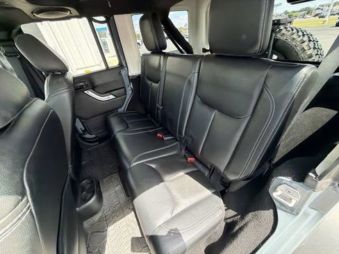 Used 2014 Jeep Wrangler Unlimited Rubicon w/ Connectivity Group AWD/4WD image 22