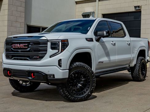 Used 2022 GMC Sierra 1500 AT4 w/ AT4 Premium Package AWD/4WD image 5