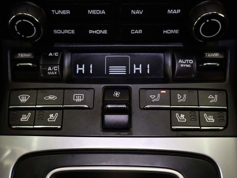 Used 2022 Porsche 718 Boxster image 12