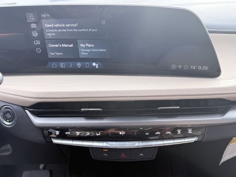 Used 2024 Cadillac XT4 Luxury image 40