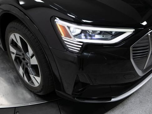 Used 2022 Audi e-tron Premium image 12