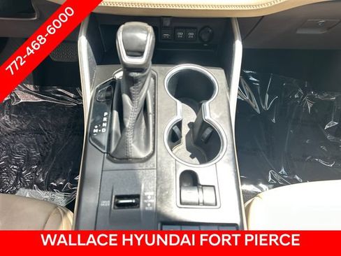 Used 2020 Toyota Highlander XLE FWD image 24