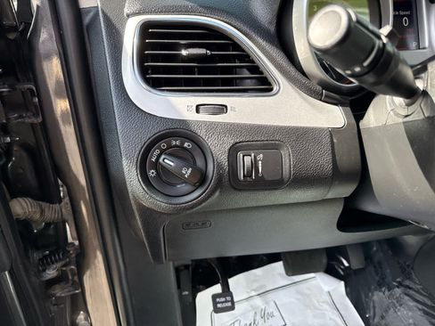 Used 2019 Dodge Journey SE w/ Premium Group FWD image 19