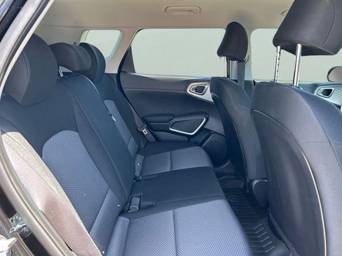 Used 2025 Kia Soul LX w/ LX Technology Package FWD image 11
