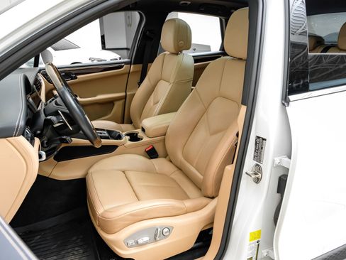 Used 2024 Porsche Macan image 34